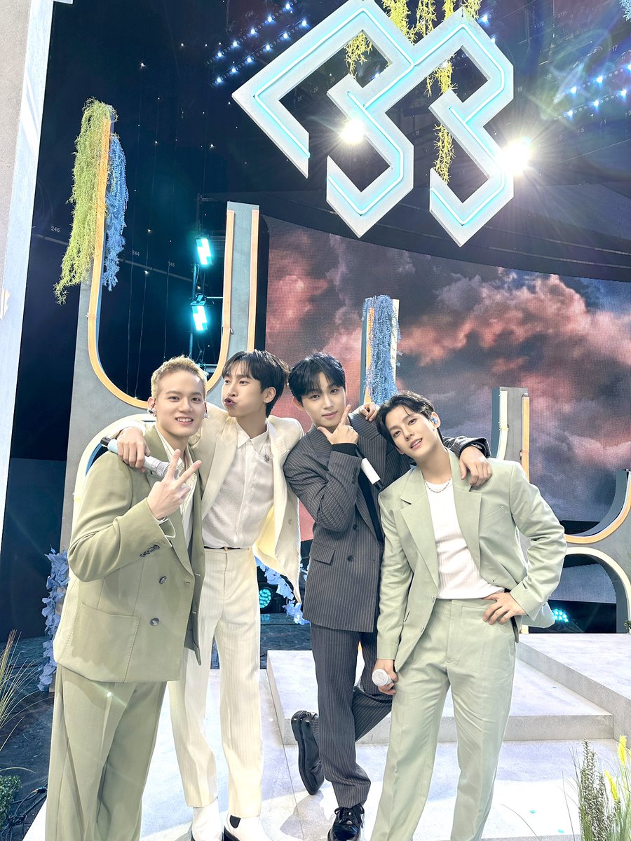 BTOBCOMPANY's tweet photo. [📂]

📂 B:CHIVE
└📁 #인기가요

BTOB가 분명히 봄비라고 했는데 이게 뭐지??
(폭우처럼 쏟아지는 눈물을 닦으며..)

음악방송은 마무리되지만,
앞으로 준비한 것들이 많으니
기대 많이 해주세요🙇💙

#비투비 #BTOB
#BECOMING_PROJECT
#BTODAY
#LOVETODAY
#서은광 #SEOEUNKWANG
#이민혁 #LEEMINHYUK
#임현식 #LIMHYUNSIK
#프니엘 #PENIEL
