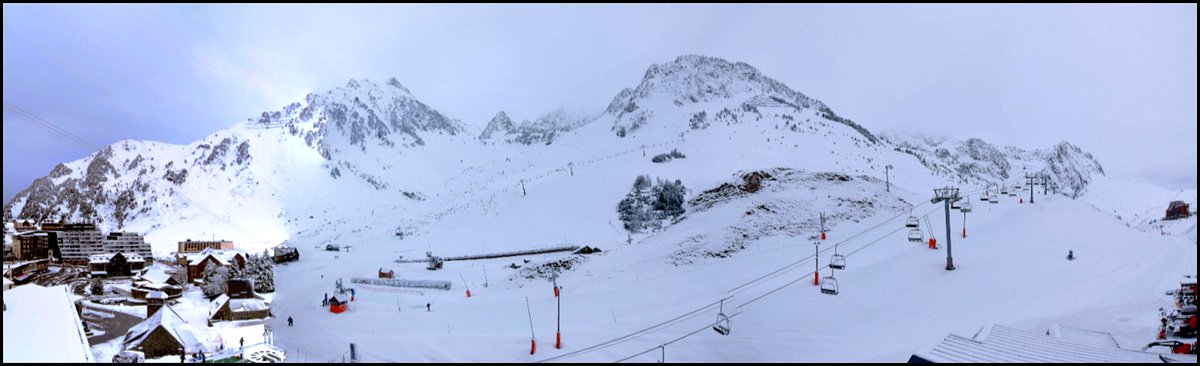 location_mongie's tweet photo. La Mongie-Village à 8h ce matin.
Retour d'un joli manteau blanc au-dessus de 1500m.
 #tourmaletpicdumidi #hautespyrennees #tourismeoccitanie #pyrenees #hautebigorre  #npyski #npy #lamongie #grandtourmalet #picdumidi #picdumididebigorre #coldutourmalet #pirineos #nieves #snow #ski https://t.co/6a2t6qGohz