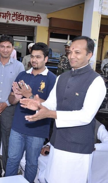 TheTarunGupta's tweet photo. माननीय सांसद श्री नवीन जिंदल जी को जन्म दिवस की बहुत-बहुत बधाई और शुभकामनाएं! मैं परमपिता परमात्मा से प्रार्थना करता हूं कि आपको दीर्घायु मिले, उत्तम स्वास्थ्य मिले और आपकी सभी मनोकामनाएं पूर्ण हों।
@MPNaveenJindal @officeofNJ https://t.co/sXMm6TutTD