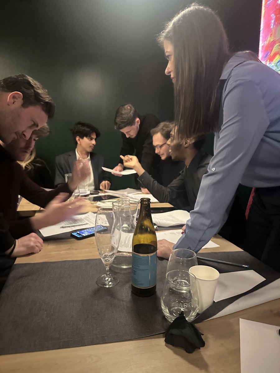 rlequiniou's tweet image. 🇵🇱Grand plaisir d'avoir rejoint l'Académie d'Hiver @IED_IDE @YoungDemsEU à Cracovie ce weekend. J'ai eu l'occasion de parler des développements sécuritaires en Europe au côté de @PhilippeMichelK et d'organiser un jeu de simulation avec les participants !