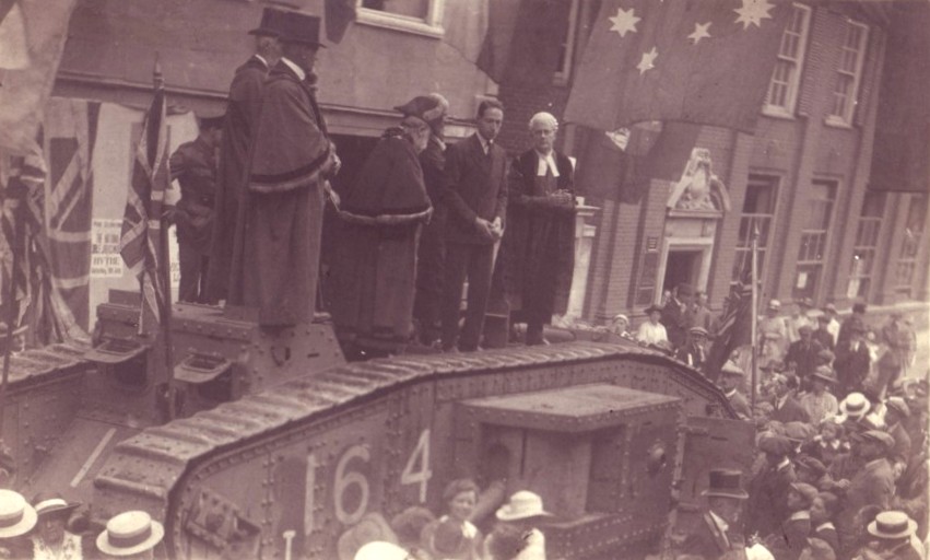 Kentishtrivia's tweet image. #OTD 1937 It was announced that #Folkestone Council has decided to sell the town's war souvenirs as scrap iron.
An offer of 22s. 6d. ton for a British tank, a field gun—lying forgotten in a Corporation yard, a mine and a captured German howitzer was accepted without protest.