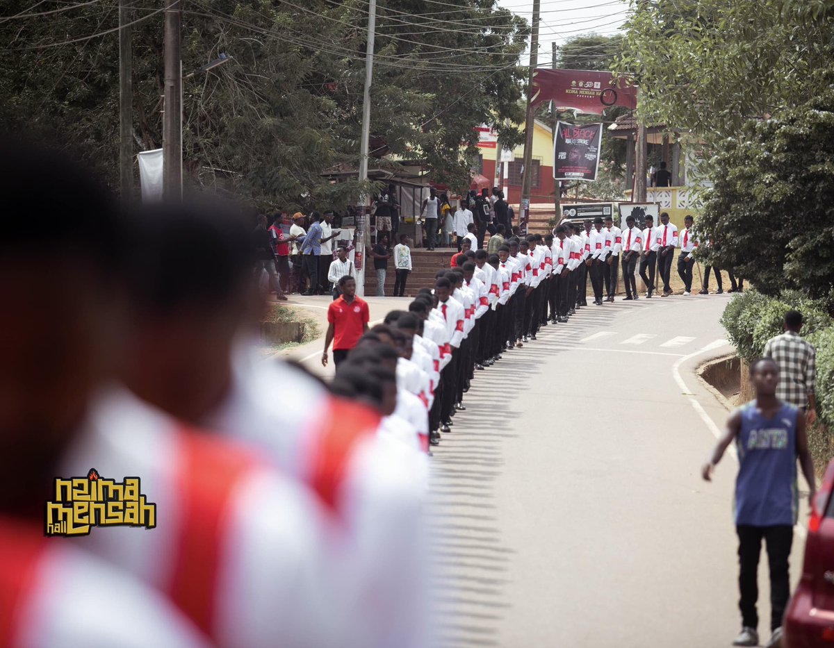 When we are out and about our duties, the entire university community comes to a stand still 

Landlords! ❤️🚩🔥
