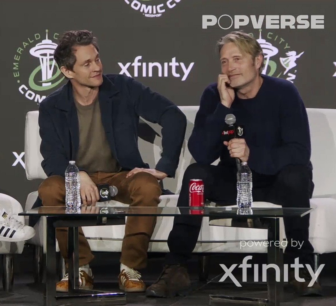Metaphysicalash's tweet image. The amount of screenshots I took of the panel 🙈I love the whole thing! ❤️❤️ It was so endearing. And every frame was funny, their expressions are such gold✨
The first two pictures looks like Mads sneaking a peek at Hugh and then looking away when he&apos;s caught 😅 #ECCC