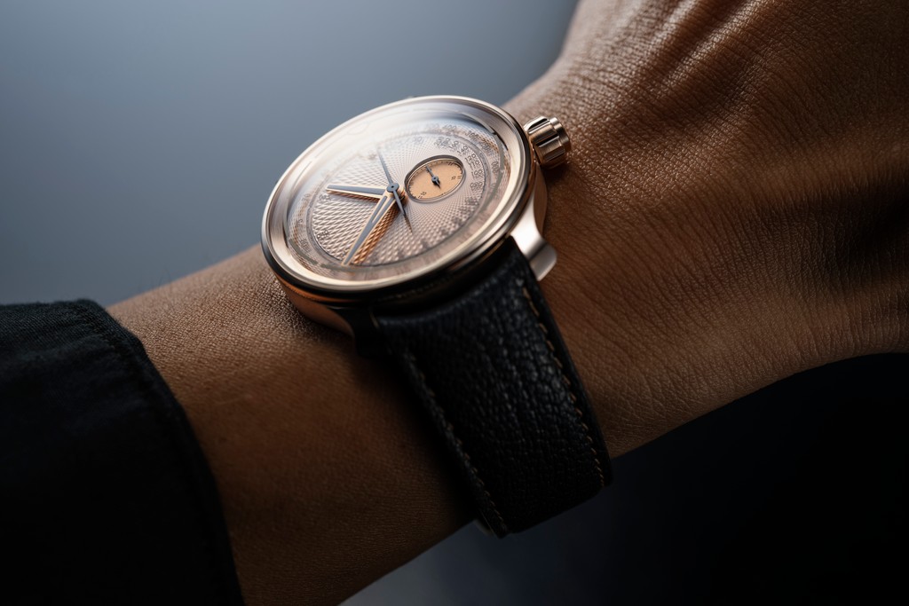 AceJewelers's tweet image. It's MING Launch Week on our Ace socials and we are wishing you a Golden Sunday with the 37.04 - the first ever MING in gold.

#AceJewelers #MINGwatches #IndependentWatches