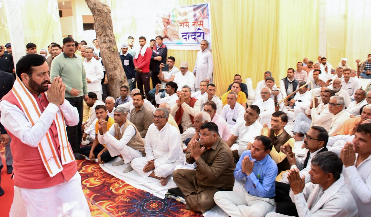 NayabSainiBJP's tweet photo. आज चरखी दादरी विधायक @sunilsangwanckd जी के पूज्य पिताश्री तथा हरियाणा सरकार में पूर्व कैबिनेट मंत्री एवं वरिष्ठ नेता स्व. चौधरी सतपाल सांगवान जी की शोकसभा में पहुंचकर श्रद्धांजलि अर्पित की।

उनके निधन से प्रदेश एक अनुभवी नेता एवं कुशल प्रशासक की सेवाओं से वंचित हो गया है। वे निष्ठावान सामाजिक कार्यकर्ता भी थे। उनका जाना प्रदेश की राजनीति के लिए एक अपूरणीय क्षति है।

ईश्वर दिवंगत आत्मा को अपने श्री चरणों में स्थान दे एवं शोकाकुल परिजनों को यह दुख सहने की शक्ति प्रदान करें।

ॐ शांति 🙏