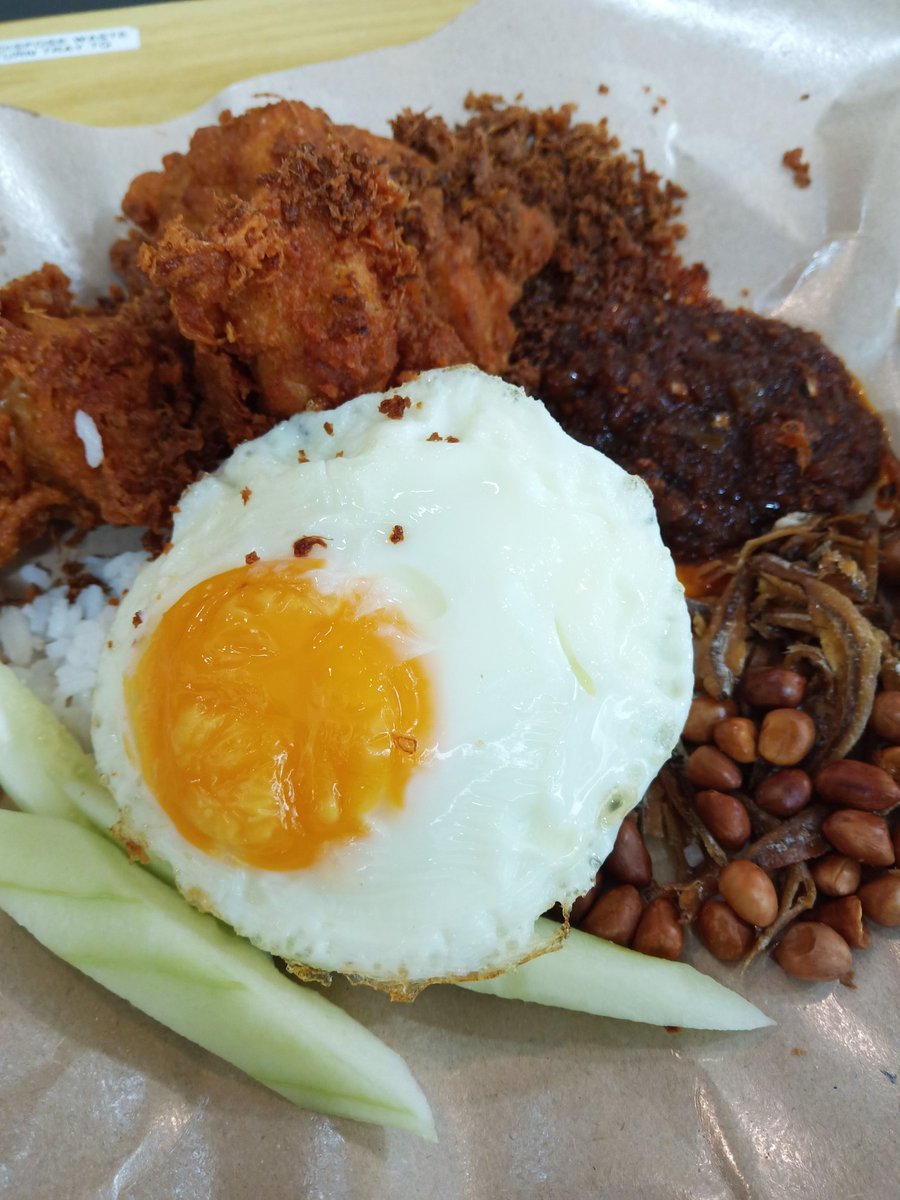 aestheul's tweet image. Fishball noodles, mala &amp;amp; collagen hotpot, nasi lemak 
#cullinary
