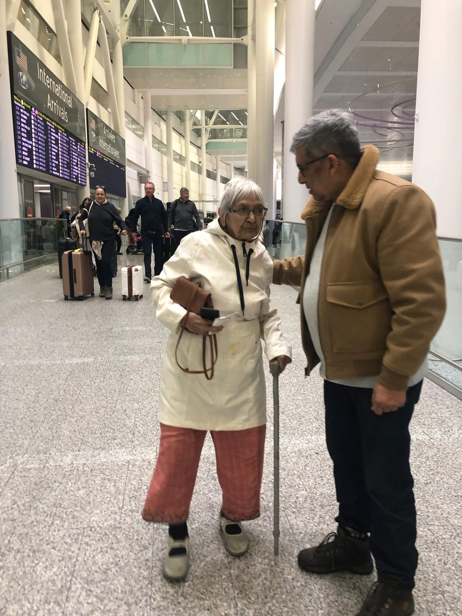 jainsparsh29's tweet photo. Have filled your grievance form as well @airindia but would like to to mention the PNR here as well. UF4F7O. Waiting for a response from you guys. Attaching photos and videos as well . Case id is 18849713
 @DGCAIndia 
@airindia Waiting for your response. https://t.co/4tyj6tmV4K