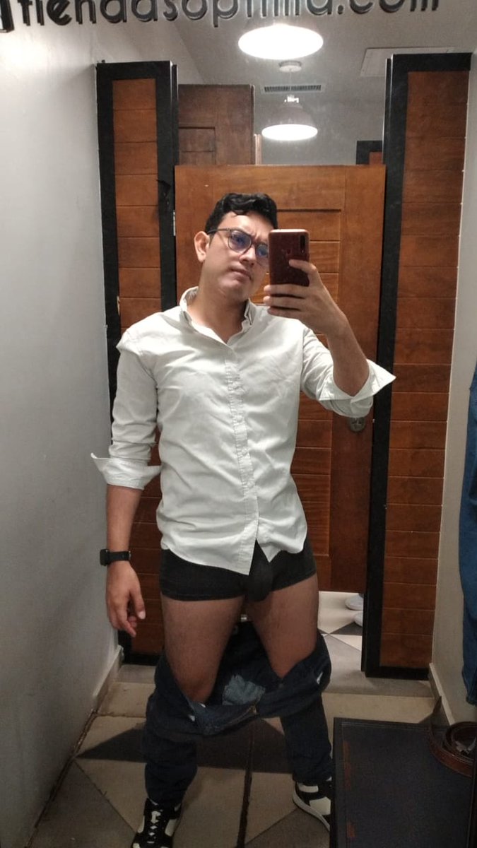 Tuwerosexi's tweet photo. ¿Que harias si me vieras así en los probadores? https://t.co/9kBb70FaAV