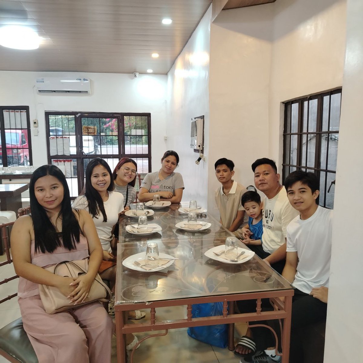 Phayyy2's tweet photo. feeling home at their house,and treating you're part of their family awughkjsjks🥹🫶 https://t.co/gpeyjwnEJd