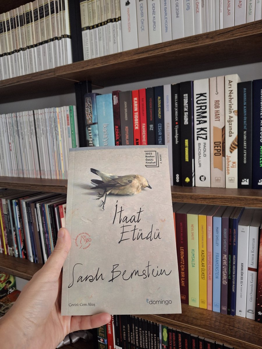 Her şeye rağmen, diyorum kendime, yaşıyorum, yaşama hakkıma sahip çıkıyorum.

#itaatetüdü #mart #booker <a href="/domingoKITAP/">domingo yayınevi</a> #kitap #kitapseverlertakiplesiyor