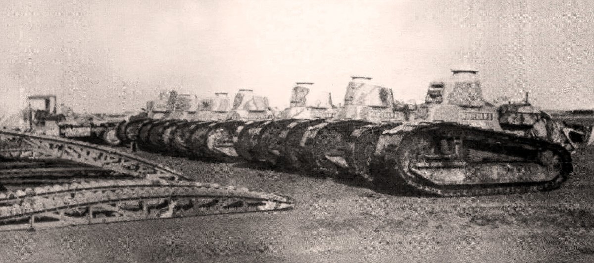 EjercitoTierra's tweet photo. #Taldíacomohoy 1922 se crea la Compañía de Carros de Combate Ligeros en base a once carros Renault FT-17.
▶️ Más de cien años de servicio a España de estas unidades resolutivas, sacrificadas y tecnológicamente punteras. #EfeméridesEjército 🇪🇸 https://t.co/TeOeXbSY8T