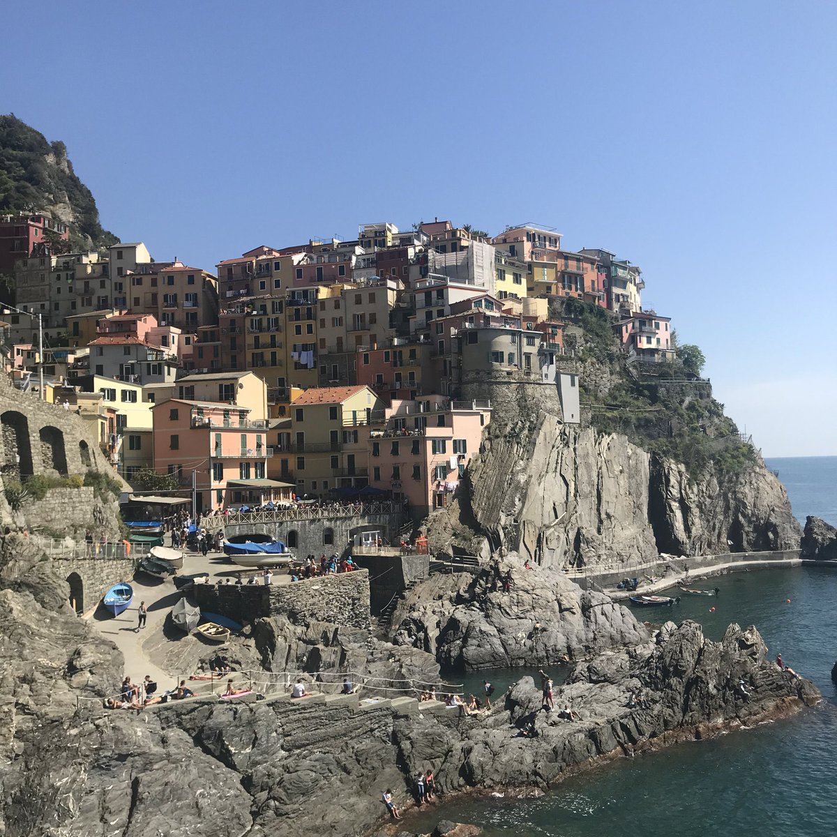 Günaydın, bu tweet kimin önüne düşerse bu bahar İtalya’da uyanmak nasip olsun inşallaaah, iyi pazarlar.