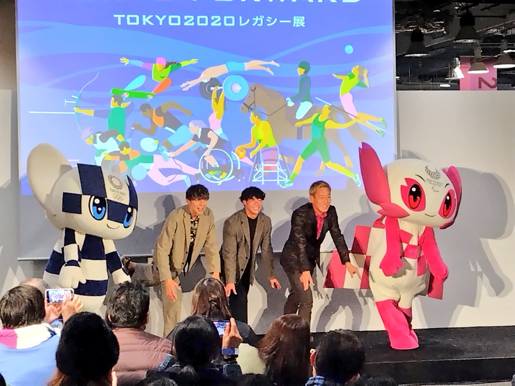 twitting_bac's tweet photo. クラウチング スタートでお願いします #東京2025世界陸上 #世界陸上 🏃
写真は #TOKYOFORWARD #TOKYO2020レガシー展 トークショー 観覧時フォトセッションにて
#ミライトワ 影も可愛い #ソメイティ #ミラソメ #Miraitowa #Someity
#坂井隆一郎 #ハリー杉山
#じゅんいちダビッドソン https://t.co/taZx8IAxP8