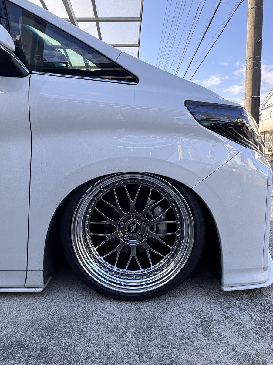 tiregarden_in's tweet photo. 先日のWORK ジスタンス W10m
取り付けしましたᕦ( ᐛ )ᕡ
僕が趣味でエアサス取り付けからwheel サイズまでやった30アルファードになります( ☉д⊙)
#タイヤガーデン浜松インター #work #yokohama
#envigor #タイヤ #趣味 #カスタム https://t.co/717cRR3LxS