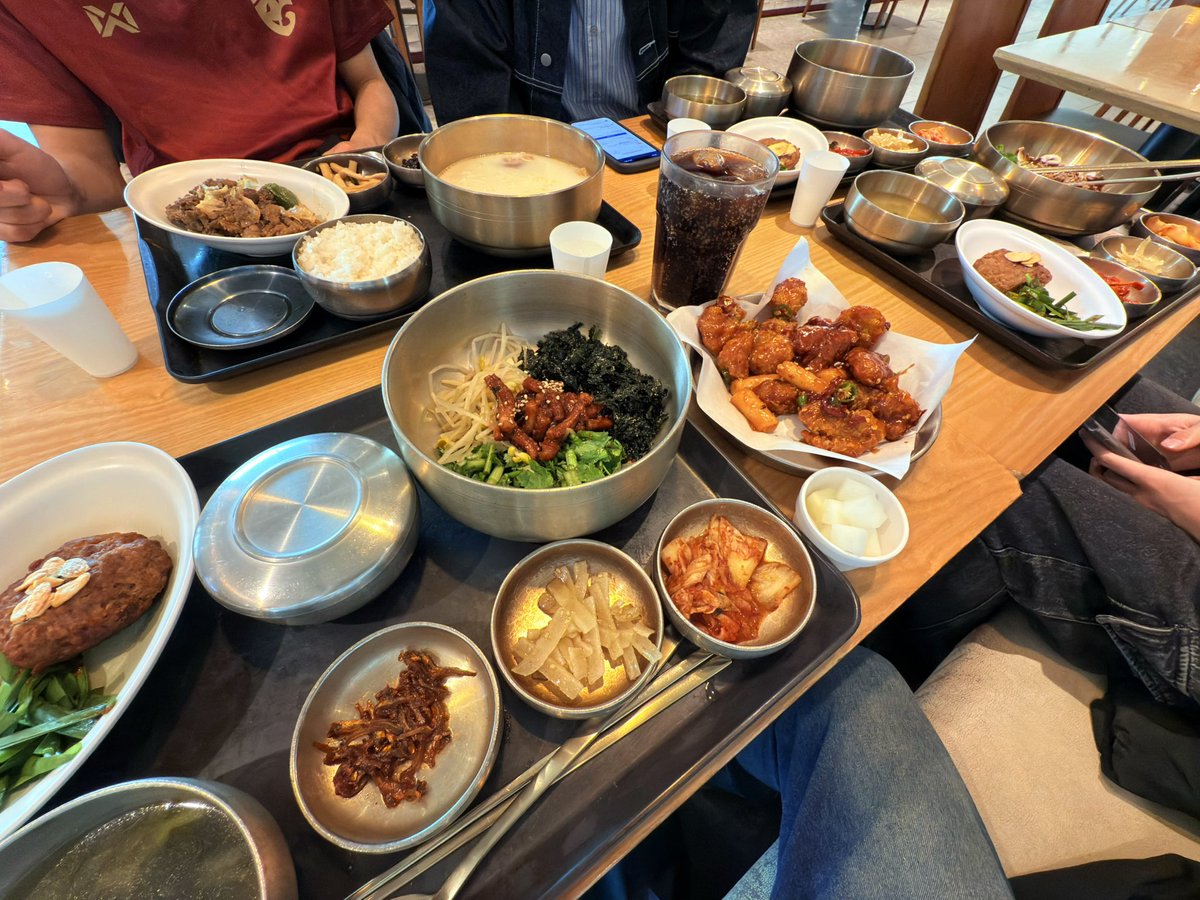 Lq7vf's tweet photo. 仁川空港経由でタイ行くよー
3時間半の韓国旅行
ビビンバとヤンニョムチキンめちゃ美味かった https://t.co/faDUwTvctp