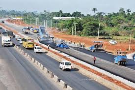 001LASGOVT's tweet image. Lagos-Ibadan Expressway Expansion
FG flags off Lagos-Ibadan Expressway expansion! Underpasses, flyovers &amp;amp; pedestrian bridges coming to ease traffic &amp;amp; boost trade. Tinubu calls it a key step for economic growth. Completion in 24 months! #Infrastructure #LagosDevelopment