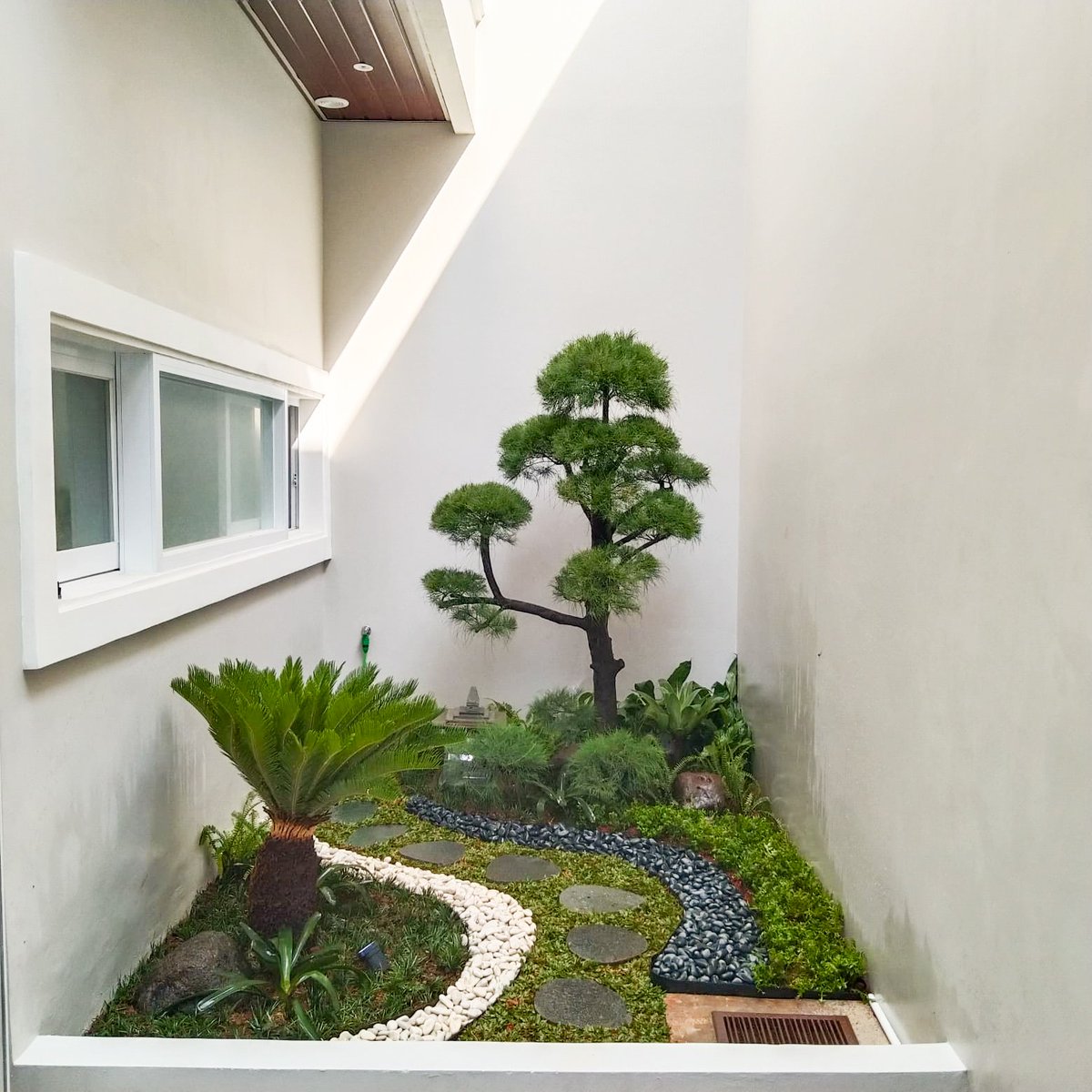 dinosaurns's tweet photo. halooo temen temen, aku mau share taman lain nih!! dengan ukuran taman ± 3 × 1.9 m aja bisa cantikk seperti inii ><

design :                                         built : https://t.co/c8WzbSkoRc