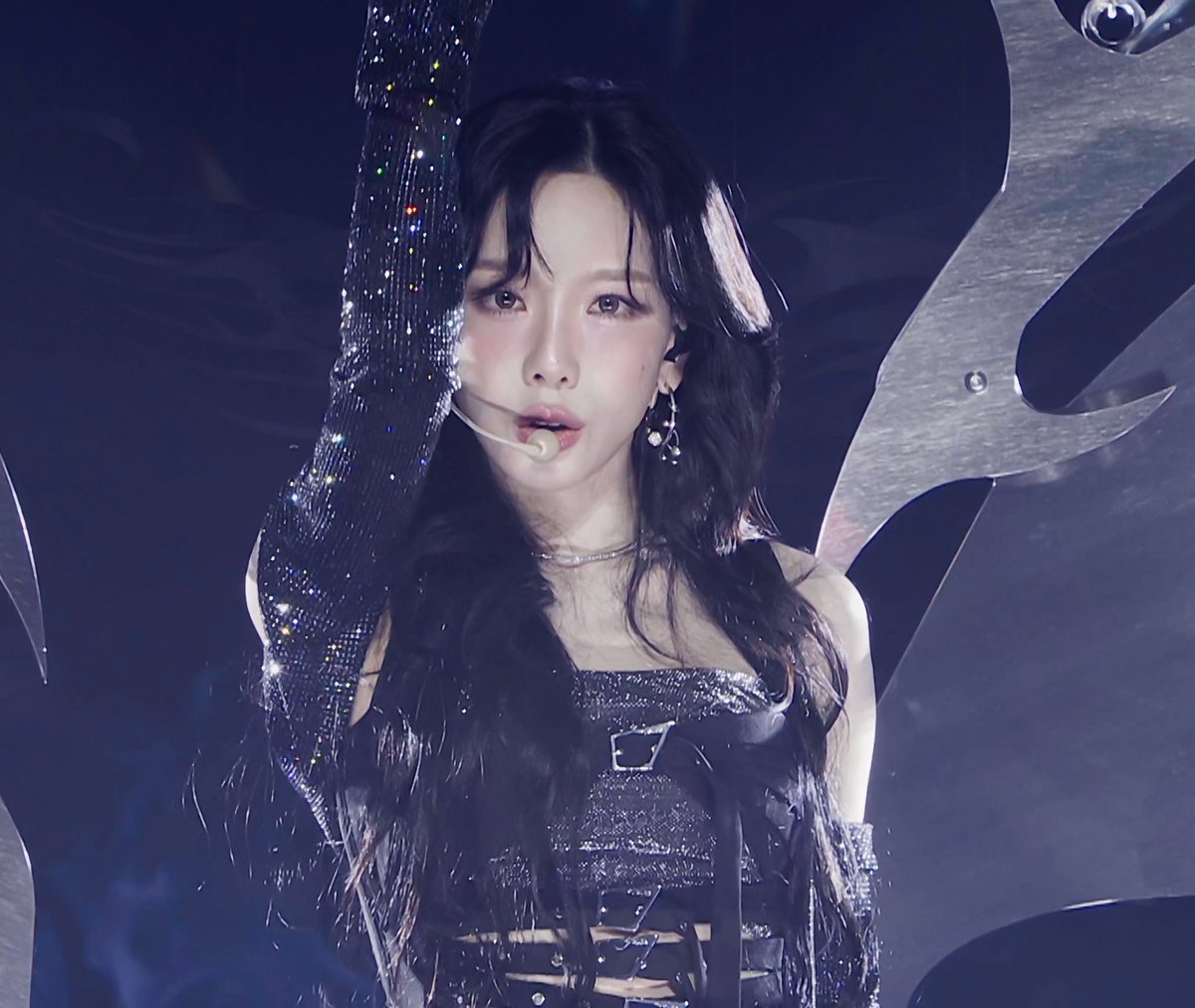 801_81's tweet photo. 태연느님...... https://t.co/ijwGHJ65zq