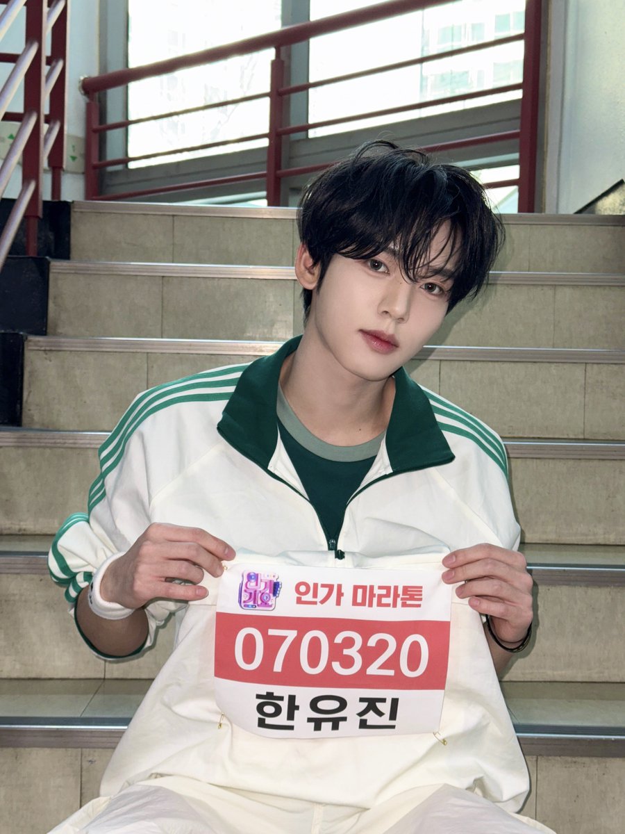 ZB1_official's tweet photo. _𝗭𝗘𝗥𝗢𝗙𝗢𝗖𝗨𝗦

🎊 (축) 뽀돌MC 어린이 마라톤 대회 1등 (축) 🎊 

🐰🎙️ : 목적지에서 기다리고 있는 제로즈를 생각하며 달렸더니 하나도 힘들지 않았어요.

#ZEROBASEONE #ZB1
#제로베이스원 https://t.co/9olcNaefJW