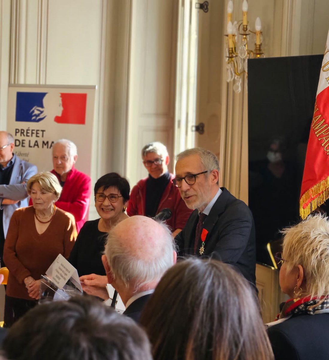 #ToutesEtTousÉgaux

🎖️Le préfet Henri Prévost très heureux de remettre les insignes de chevalier de la Légion d'Honneur à Nelly Beaufort, présidente @Licra51, en présence de nombreux  élus et partenaires du territoire

Une distinction qui honore en ce jour symbolique #8mars une