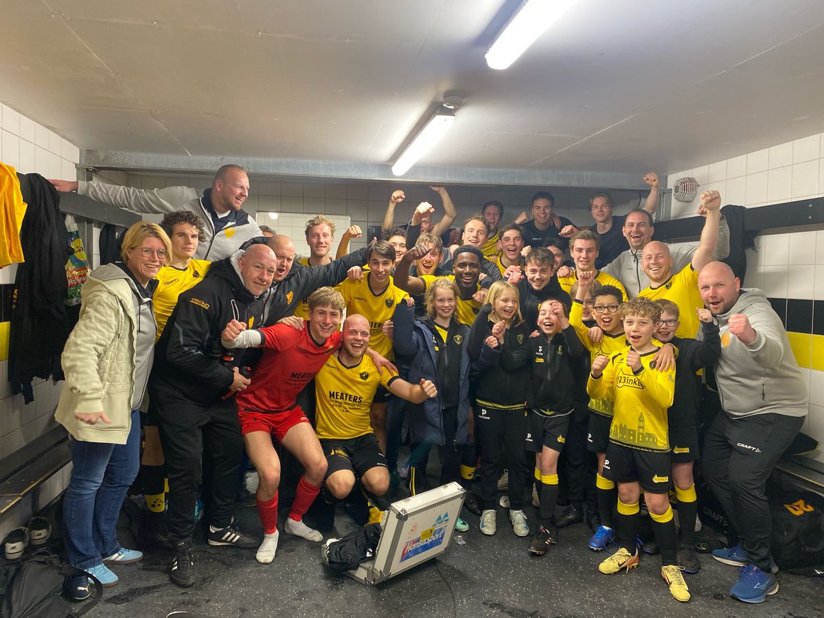 We genieten nog even na! JO10-3 was het Team van de Week 💛🖤💪🏼