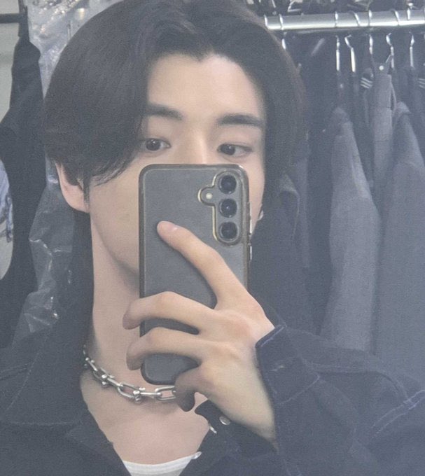 reimshot's tweet image. imy side