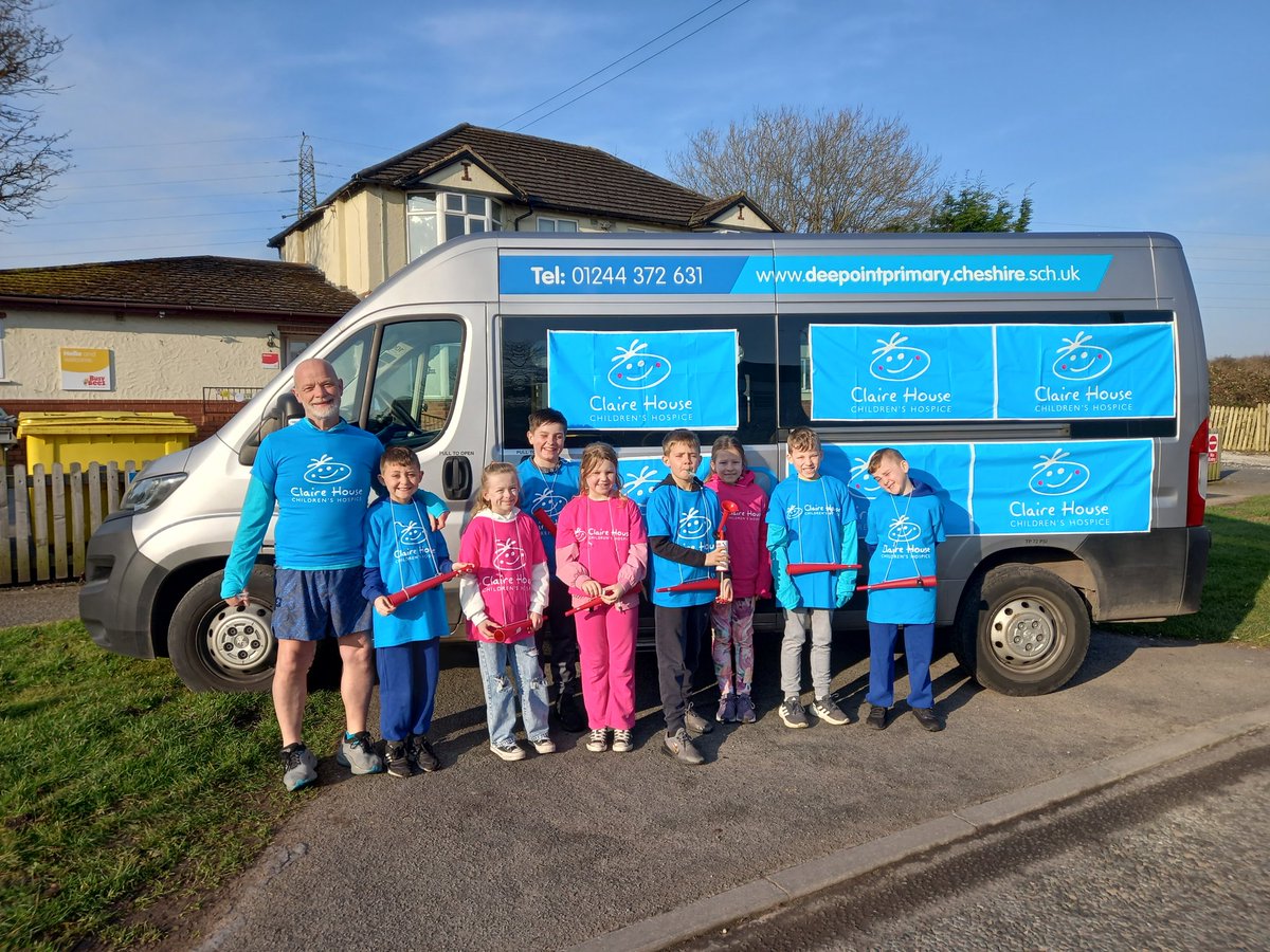 DeePointPrimary's tweet image. We&apos;re ready and waiting. Good luck runners @chestermarathon and all runners @ClaireHouse 💙💙💙