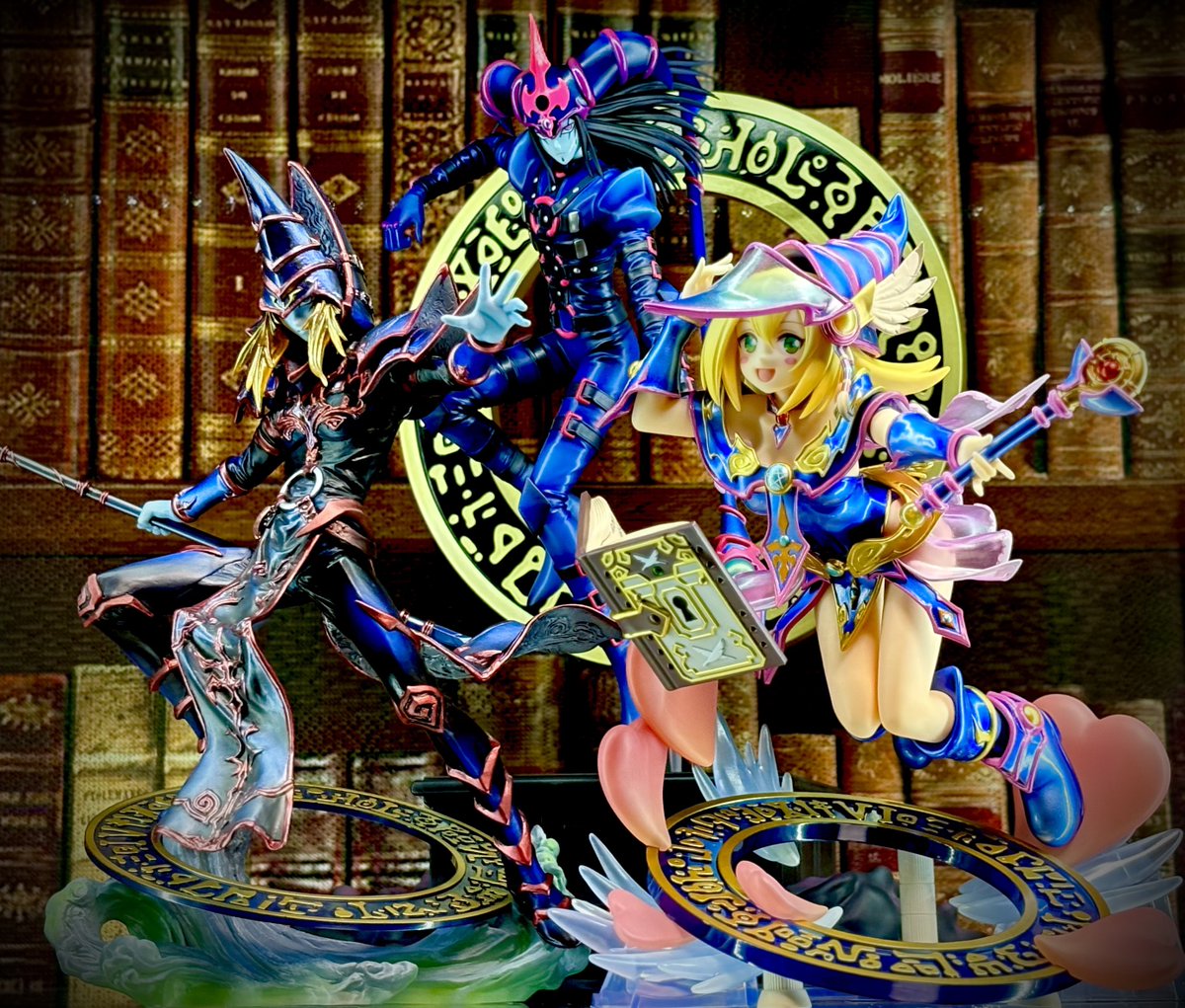 マジシャン・オブ・ブラックカオスのフィギュアが届いた（商品名は混沌