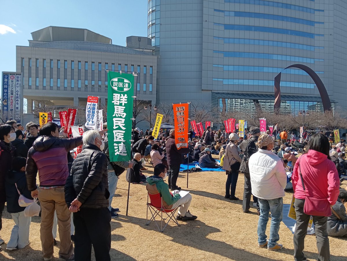 ishida_kiyoto's tweet photo. 第１４回「力あわせる200万群馬さよなら原発アクション」は500人を超える参加者で集会とパレード。弁護士の井戸謙一さん（311子ども甲状腺がん裁判弁護団長）のお話は、放射性物質による健康被害が具体的に語られました。ヒロシマ・ナガサキ以来被爆被害は一貫して隠され過小評価されてきたのですね。 https://t.co/ocSfNmYYk7