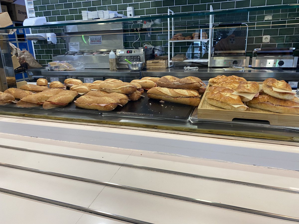 SantakoDiuProu's tweet photo. #eurest empresa que gestiona el catering en @hgermanstrias además de subir 4 días a la semana tortilla a enfermos ingresados, que ya es grave, no tiene los Precios en la cafetería a la vista lo cual es una ilegalidad , quien controla esto? . @salutcat @icscat https://t.co/tFKj4LwmSG