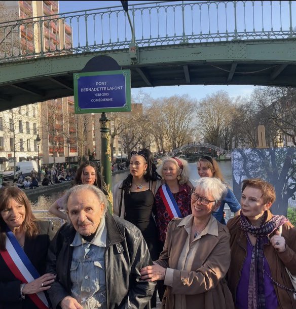 JMCambaceres's tweet photo. Inauguration pont #BernadetteLafont, égérie du cinéma #NouvelleVague, sur #CanalSaintMartin (@Paris) par @Anne_Hidalgo, élus concernés et #JeanPierreKalfon, en présence de sa fille Elisabeth et de ses 3 petites filles dont #AnnaMedvecsky réalisatrice,+ amis cinéma et #Cévennes. https://t.co/oKcrevf0gq