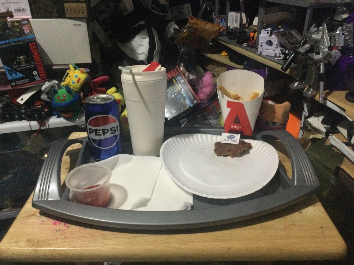 Transfan2's tweet photo. @Lampi_Ygo
Puggle IDW Galvy: I Visited #TransformersShatteredGlass Universe Again! Today+Saw #OptimusPrime Again! We Saw Lunch From @Arbys & #Arbys #863! #PugglesTalk #Transformers #ShatteredGlass #ShatteredGlassOptimusPrime #GalvySG #FunSGPrime🚨🚨❌❌ https://t.co/L1g0hfr6jK