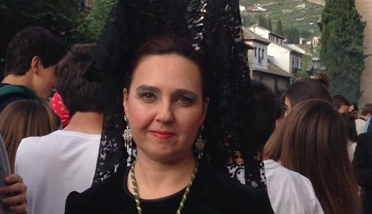 Hoy nuestra amiga y compañera MariMarmen <a href="/MCarmenSnchez4/">Mª Carmen Sánchez</a> Será la encargada de abrir con su pregón una nueva Semana Santa de Granada. Seguro que este pregón está perfectamente aliñado. Así que tomatera, vamos a #españolear como tú sabes. 
Y siempre, siempre La Esperanza 💚