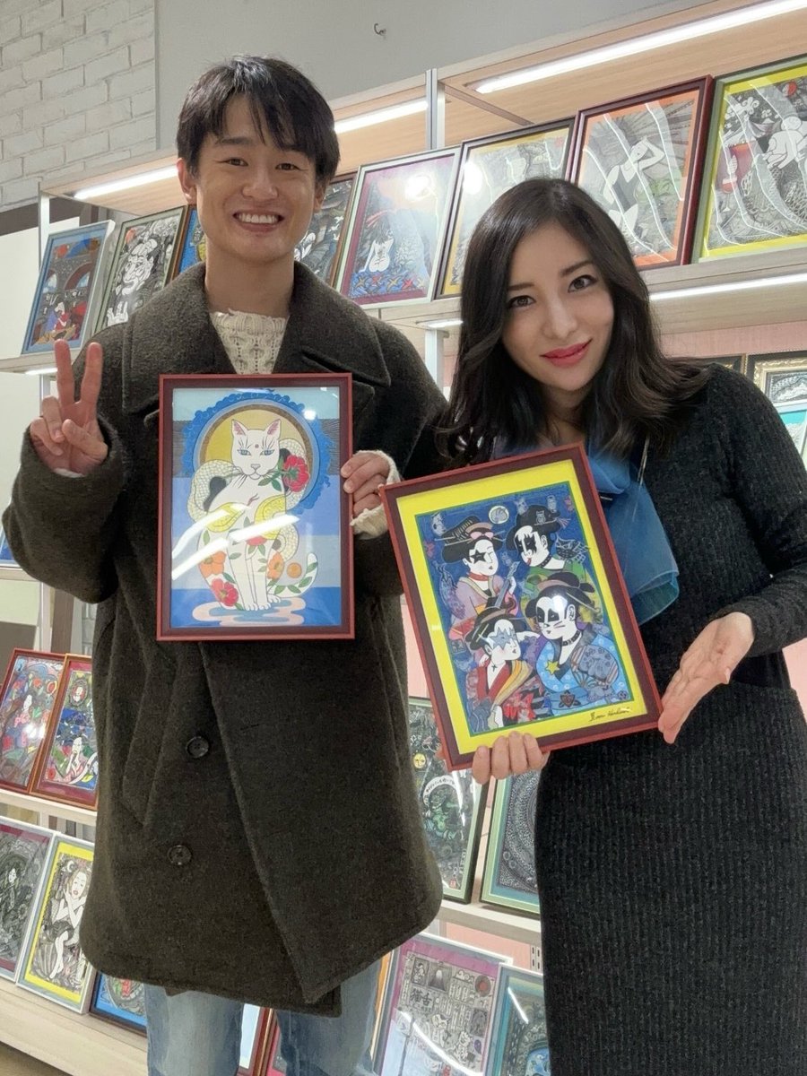 kaorun24hashi's tweet photo. 歌手の尾崎裕哉さんが展示会に来て下さいました🙏芦屋ルナホールのコンサート以来なので、お会いするのは2年振りかな🤔
自身の展示会と重なり、それ以降コンサートにお伺い出来ず気にしていましたが、益々ご活躍されていて、陰ながら嬉しく思っていました🥹 https://t.co/LaMHZjn59B