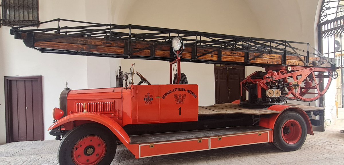 📢 Hemos participado en los actos del #DíaDelCuerpoDeBomberos de Sevilla, reconociendo su imprescindible labor 🚒👏

Sin embargo, seguimos denunciando la situación de los parques pese a las promesas: infraestructuras en mal estado y falta de personal 🔥🚨