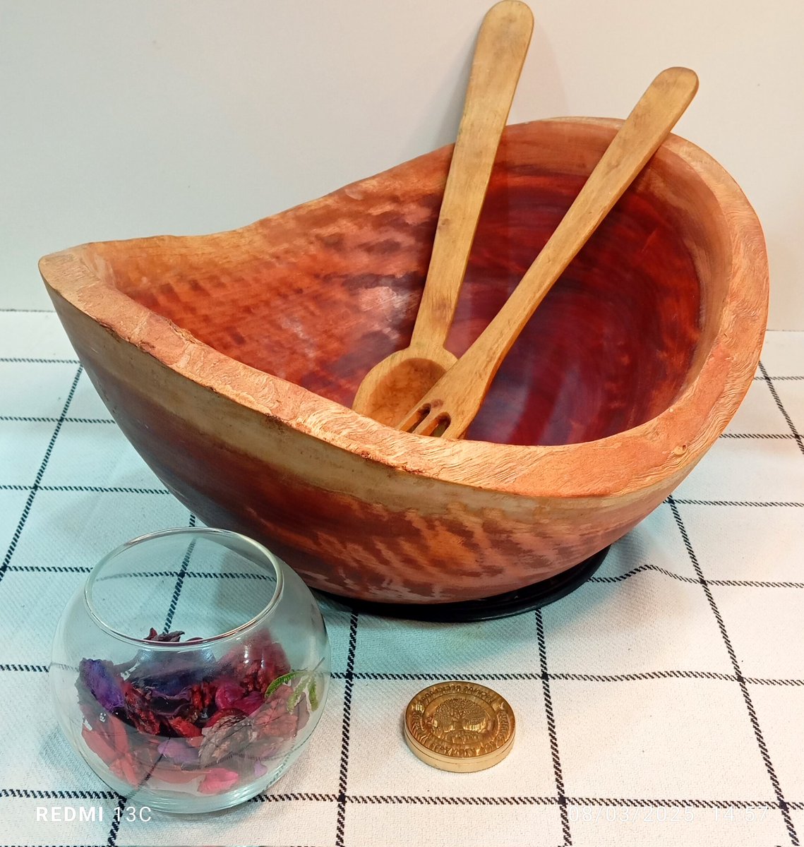 Talla de eucalipto rojo terminado en aceite de lino y cera natural