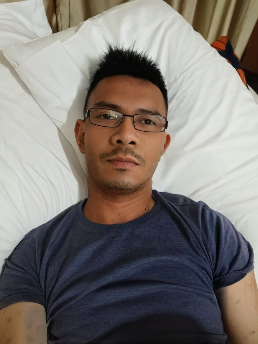 Proof of Life here in Twitter. PaGCash na lang ng regalo sa birthday ko. Meow.