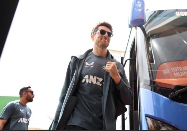 zubii_dot_com's tweet photo. Santner Kam Cummins Zyada lag raha ☠️
#MitchelSantner | #INDvsNZ https://t.co/o6EG0S4N41