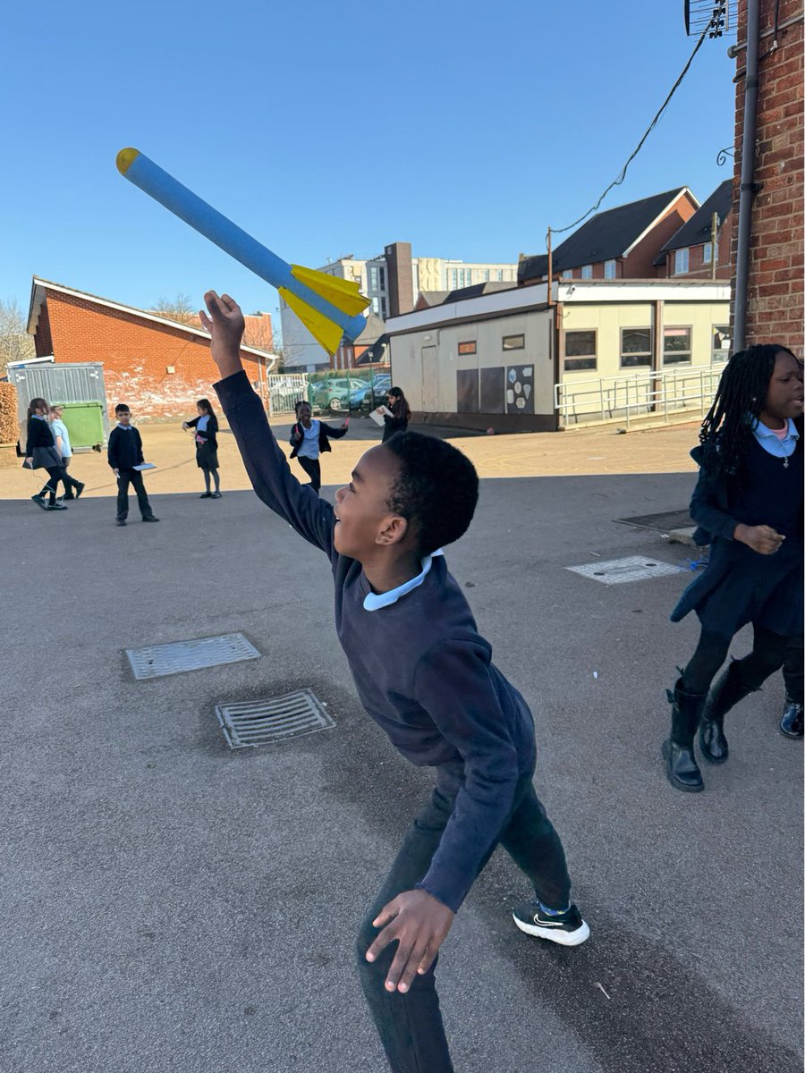 It’s been another busy week for Starlings (Y3). We have been actively learning about pushes and pulls in science, smashed equivalent fractions, conquered prefixes, compound words and possessive apostrophes and even had time for an amazing scooter workshop.