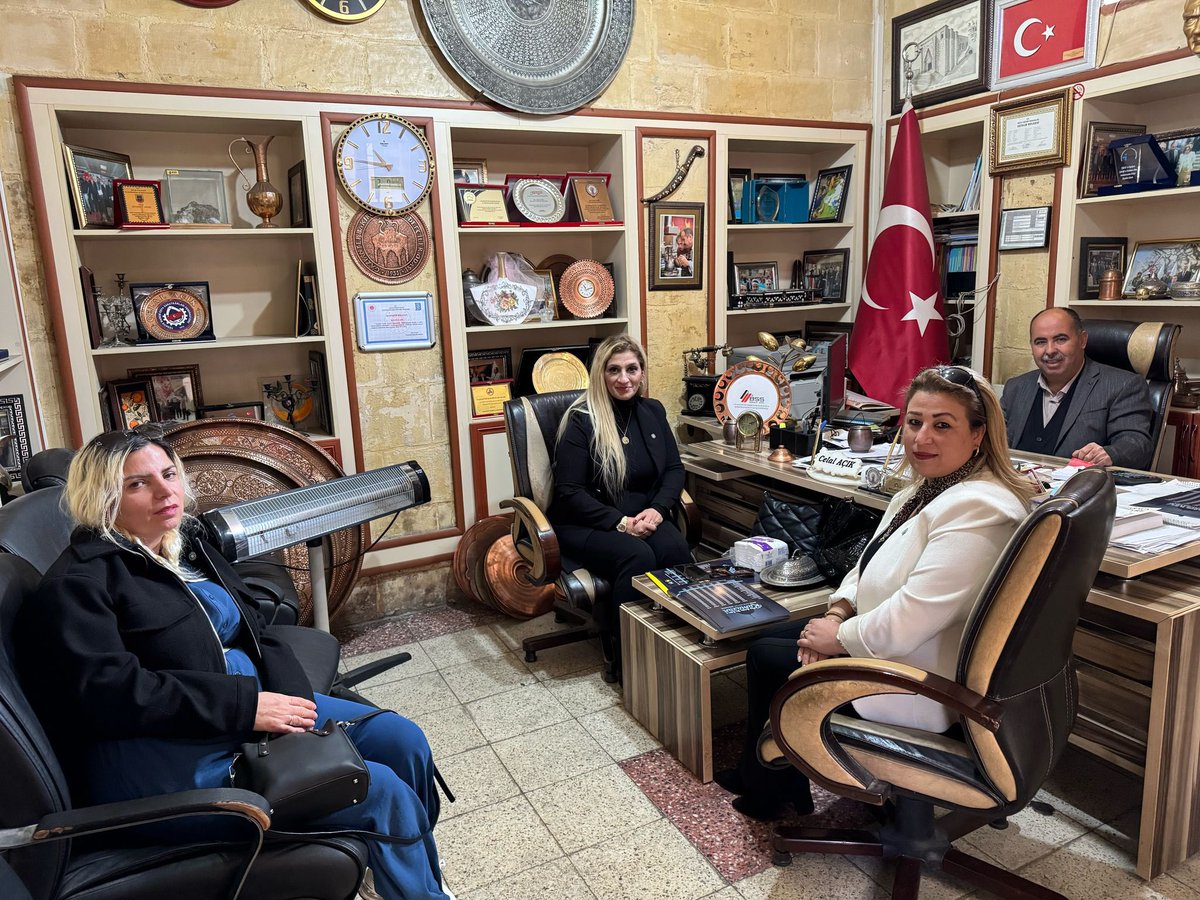 iyi_gaziantep's tweet photo. Bakırcılar Odası Başkanı
Sn Celal Açık Beyi Ziyaret 
Edip Sohbet Ettik Atölyedeki Emekçi Kadınların işlemeleri harikaydı elinize emeğinize sağlık
@MDervisogluTR 
@2727mmg2727 
@KevserOfluoglu 
@Baskulekci27 
@OzyasarSerda 
@celalaçık
@iyipartikashbsk 
@iyiparti_27 https://t.co/jTyn7ndELH