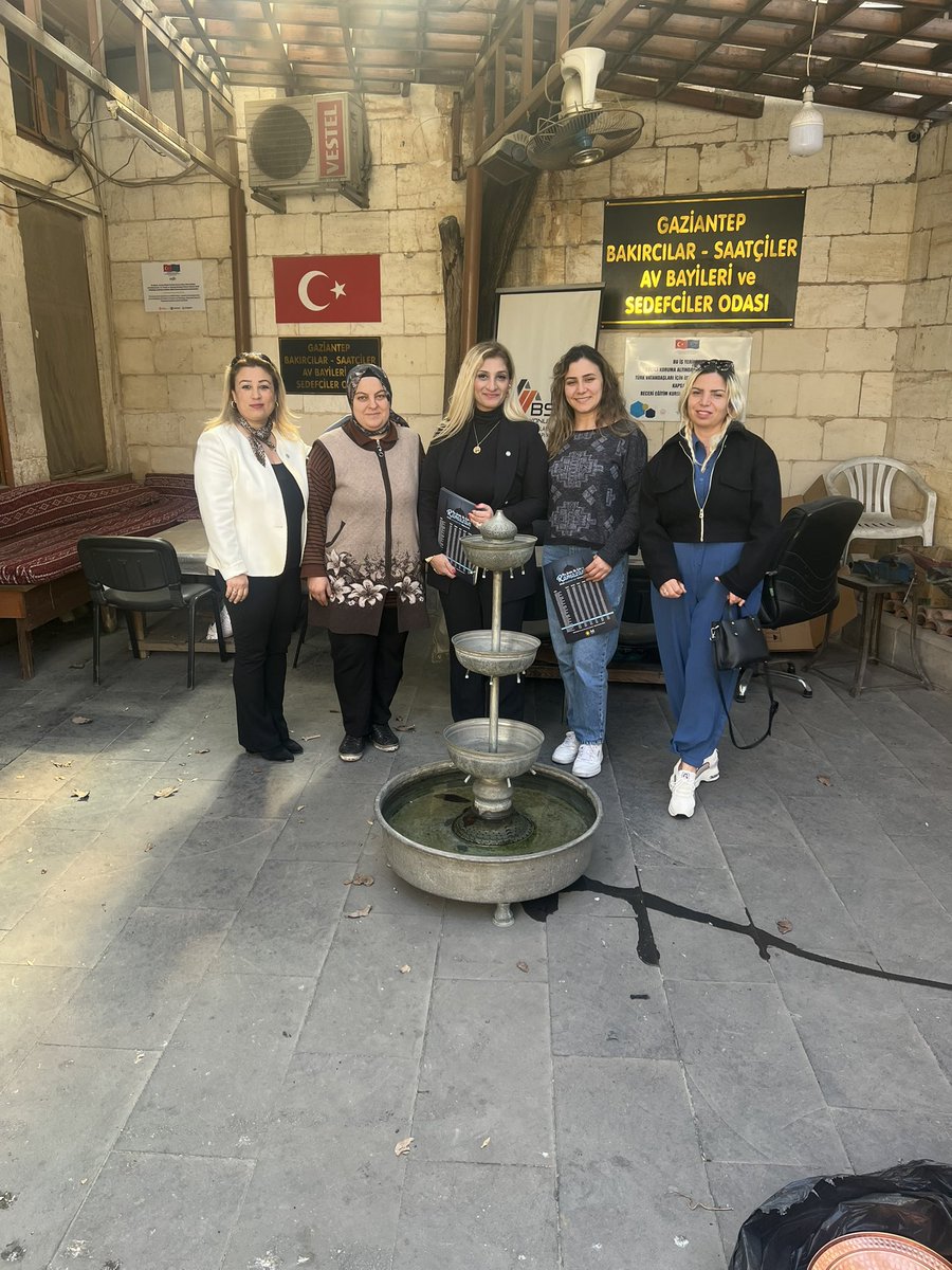 iyi_gaziantep's tweet photo. Bakırcılar Odası Başkanı
Sn Celal Açık Beyi Ziyaret 
Edip Sohbet Ettik Atölyedeki Emekçi Kadınların işlemeleri harikaydı elinize emeğinize sağlık
@MDervisogluTR 
@2727mmg2727 
@KevserOfluoglu 
@Baskulekci27 
@OzyasarSerda 
@celalaçık
@iyipartikashbsk 
@iyiparti_27 https://t.co/jTyn7ndELH