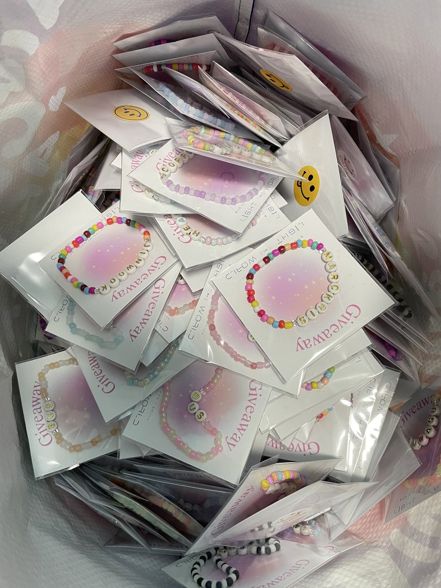 — ᵕ̈ pls kindly rt ㅤ ᵕ̈—

♡ Giveaway for beus ♡
: random all member+Bus
__ 300 set (150 set/day)

🗓️: 15 | 16 mar 2025
📍: impact arena
🕐: tba

rt &amp; show this tweet
´｡• ◡ •｡  exchange pls dm 
#BUS_LIGHTTHEWORLD 
#BUSbecauseofyouishine