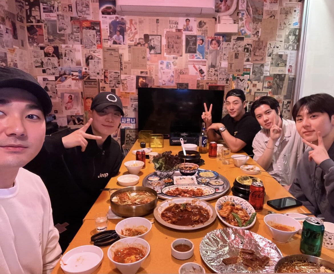 식당뷰 .. 뉴이스트 .. …