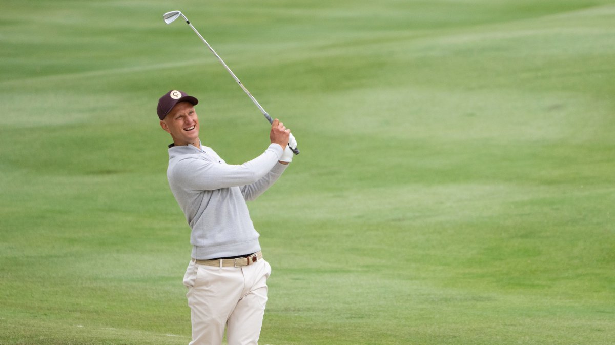 AdrianMeronk's tweet photo. It wasn’t my best tournament, and I didn’t feel great in my game. But no time to dwell—starting tomorrow, it’s back to work to make the necessary improvements 👊
Five days until the tournament in Singapore, and I’m ready to put in the effort!
#cleeksgc #livgolf #honkkong #golf https://t.co/9EoGh2m5ch