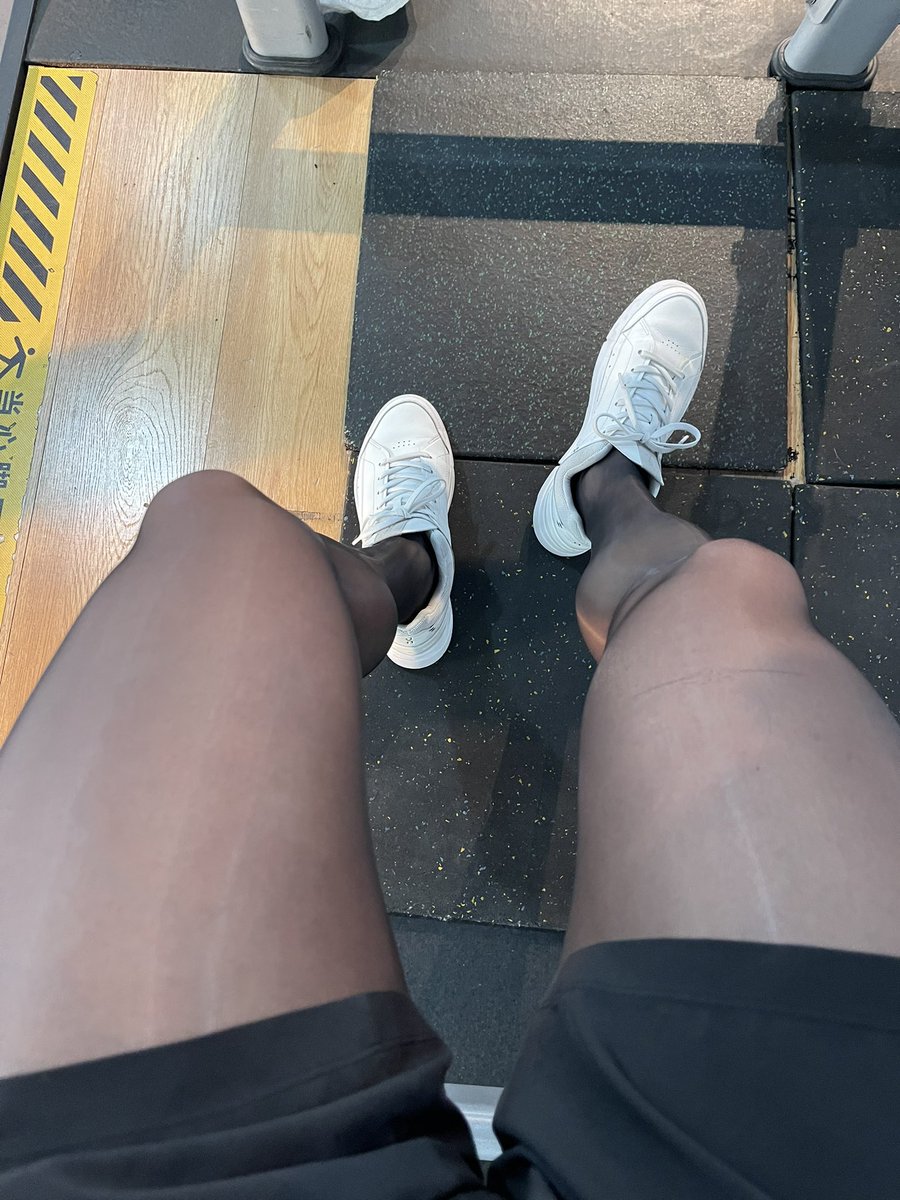 12_asics's tweet photo. 穿黑丝练腿解锁🔓 https://t.co/gOywgVSEpa