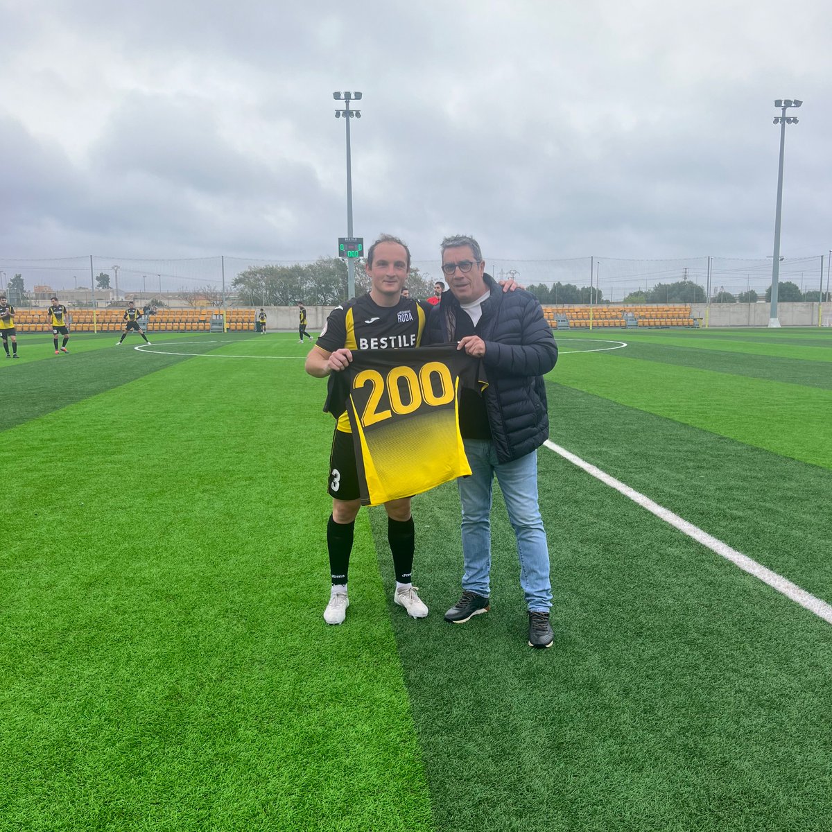 CD Roda (@cdroda) on Twitter photo ¡<a href="/_albertoramos15/">Alberto Ramos</a> cumplió ayer 2️⃣0️⃣0️⃣ partidos en #TerceraFederación con el #CDRoda 🔝!
¡𝗔 𝗽𝗼𝗿 𝗺𝗮́𝘀, 𝗹𝗲𝘆𝗲𝗻𝗱𝗮 🙌⚫️🟡!
#SomRoda ¡<a href="/_albertoramos15/">Alberto Ramos</a> cumplió ayer 2️⃣0️⃣0️⃣ partidos en #TerceraFederación con el #CDRoda 🔝!
¡𝗔 𝗽𝗼𝗿 𝗺𝗮́𝘀, 𝗹𝗲𝘆𝗲𝗻𝗱𝗮 🙌⚫️🟡!
#SomRoda