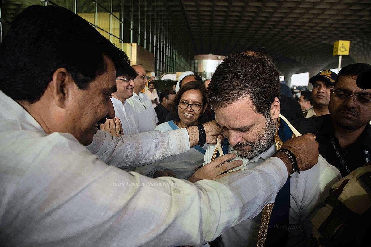 VishnuSarodeINC's tweet photo. March 7, 2025, our inspiration, the leader of the All India Congress Committee, and the leader of the opposition in the Lok Sabha, met with the respected MP Shri Rahul Gandhiji at Chhatrapati Shivaji Maharaj Terminal T2. https://t.co/yJuPtku9eb