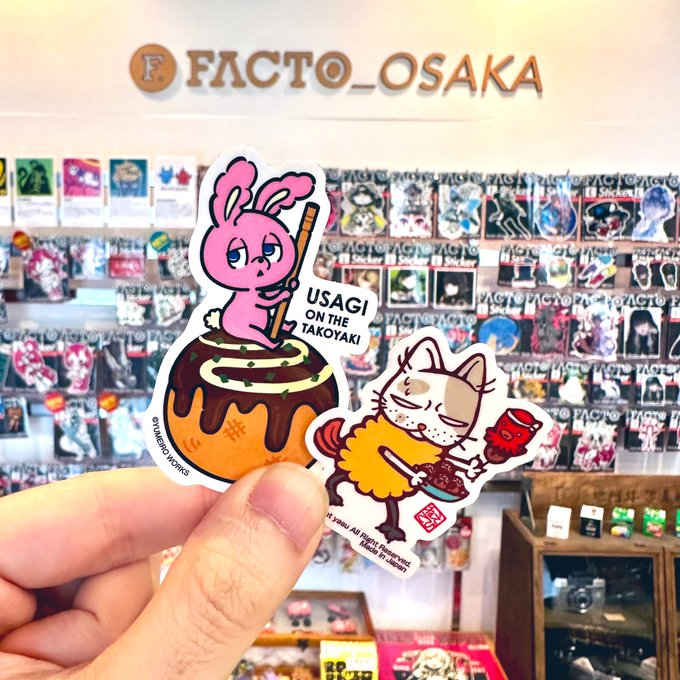FACTO_OSAKA's tweet photo. @FACTO_OSAKA はその名のとおり大阪に店舗がございます🙌

なので大阪にゆかりのあるモチーフのステッカーもちらほら🐙
お土産にもオススメです✨

大阪メトロ御堂筋線の江坂駅から徒歩5分🚶
ぜひぷらっとお立ち寄りください☺️ https://t.co/7Zy9izRY3U