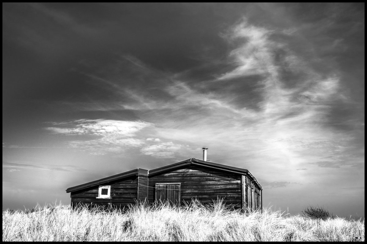 Robin_Down's tweet image. The beach huts between Embleton Bay and Dunstanburgh Golf Course - built in the 1930s for golfers, they are now owned by the National Trust #golf #golfinthewild #dunstanburghgolf