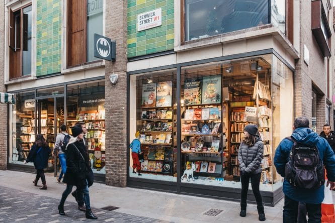 house_of_harley's tweet photo. Attention Sunday Soho shoppers! Ugly Mug 8 is available in the ever-excellent @GoshComics in Berwick Street...
#comicshops #london #soho #comics #UglyMug https://t.co/jYhd0ZDvD6